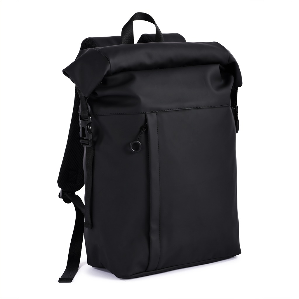 wide main compartment with inner padded pocket for 15