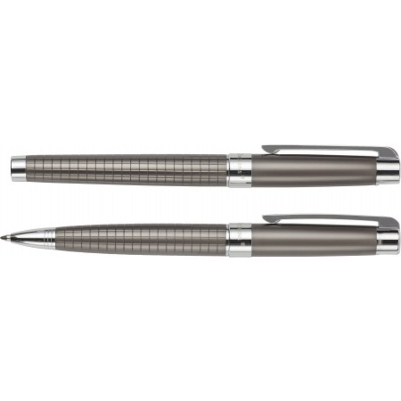 Charles Dickens? pen set