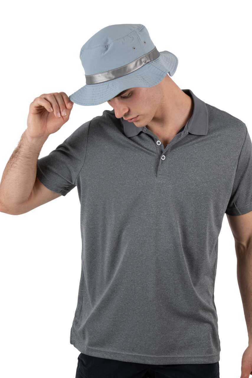 HAT WITH WIDE HEMS