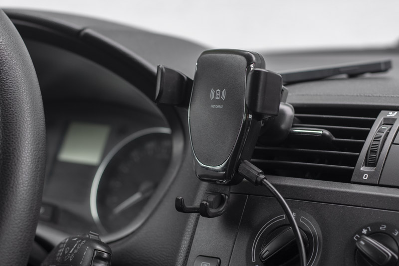 Car phone holder with wireless charger GARI